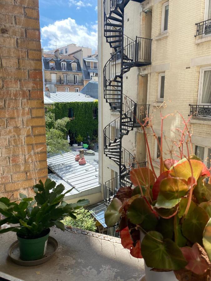 Ferienwohnung Grand F2 Avec Vue Sur La Maison De Georges Brassens Paris Exterior foto
